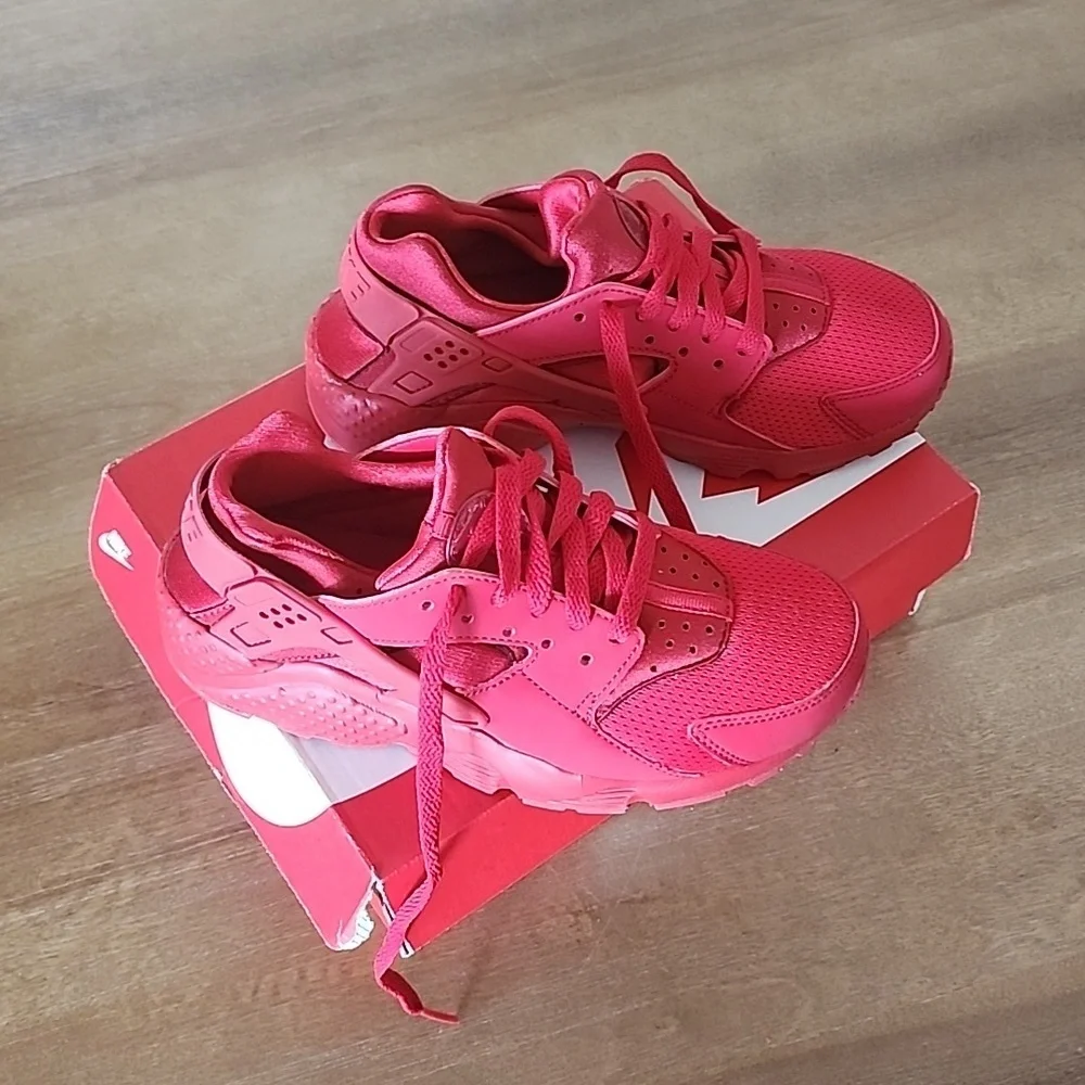 Nike Air Huarache Triple Red GS 4Y Youth Sneakers Women's 5.5 EUC